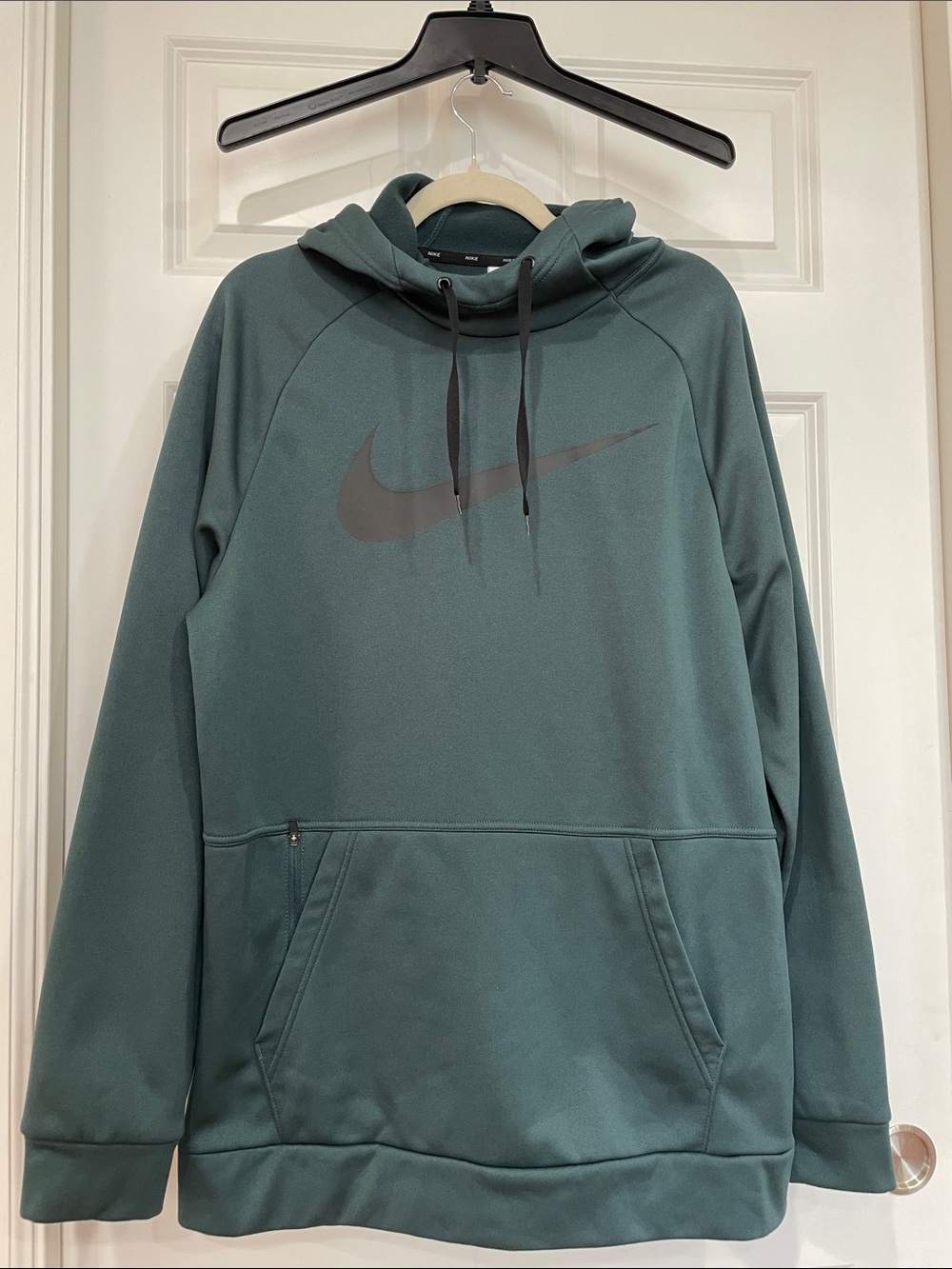 Nike Therma-FIT Men’s Pullover Fleece Hoodie Large Black Swoosh Logo